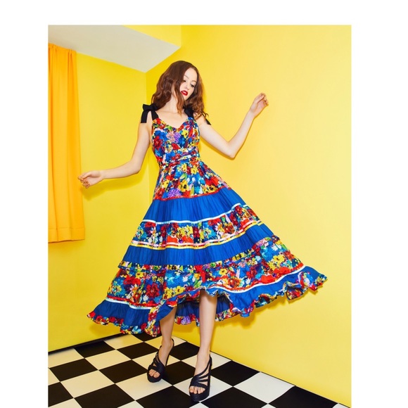 Alice + Olivia Dresses & Skirts - Alice + Olivia Gayla Tiered Midi Dress
